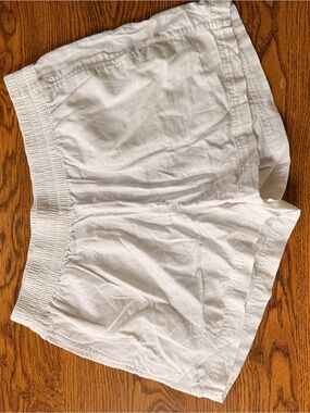 Old Navy White Elastic Waist Shorts